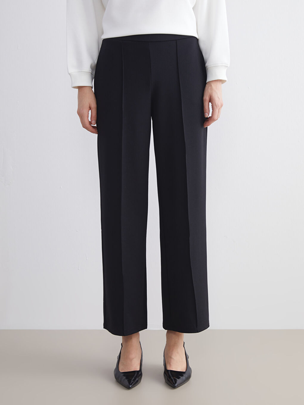 Siyah Büyük Beden Standart Fit Geniş Paça Kadın Pantolon-3