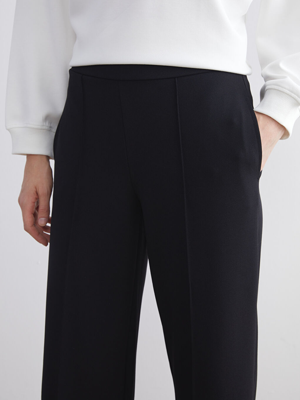 Siyah Büyük Beden Standart Fit Geniş Paça Kadın Pantolon-4