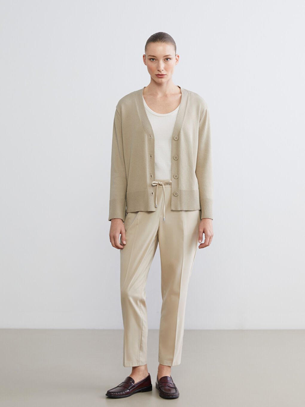 Bej V Yaka Kadın Triko Hırka-1