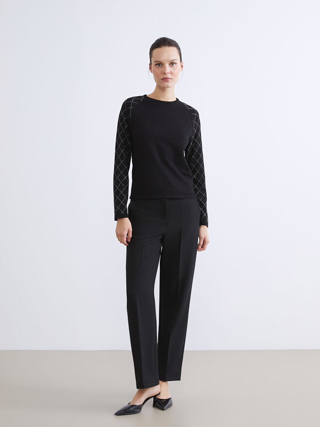 Siyah Bisiklet Yaka Taşlı Kadın Triko Kazak-1