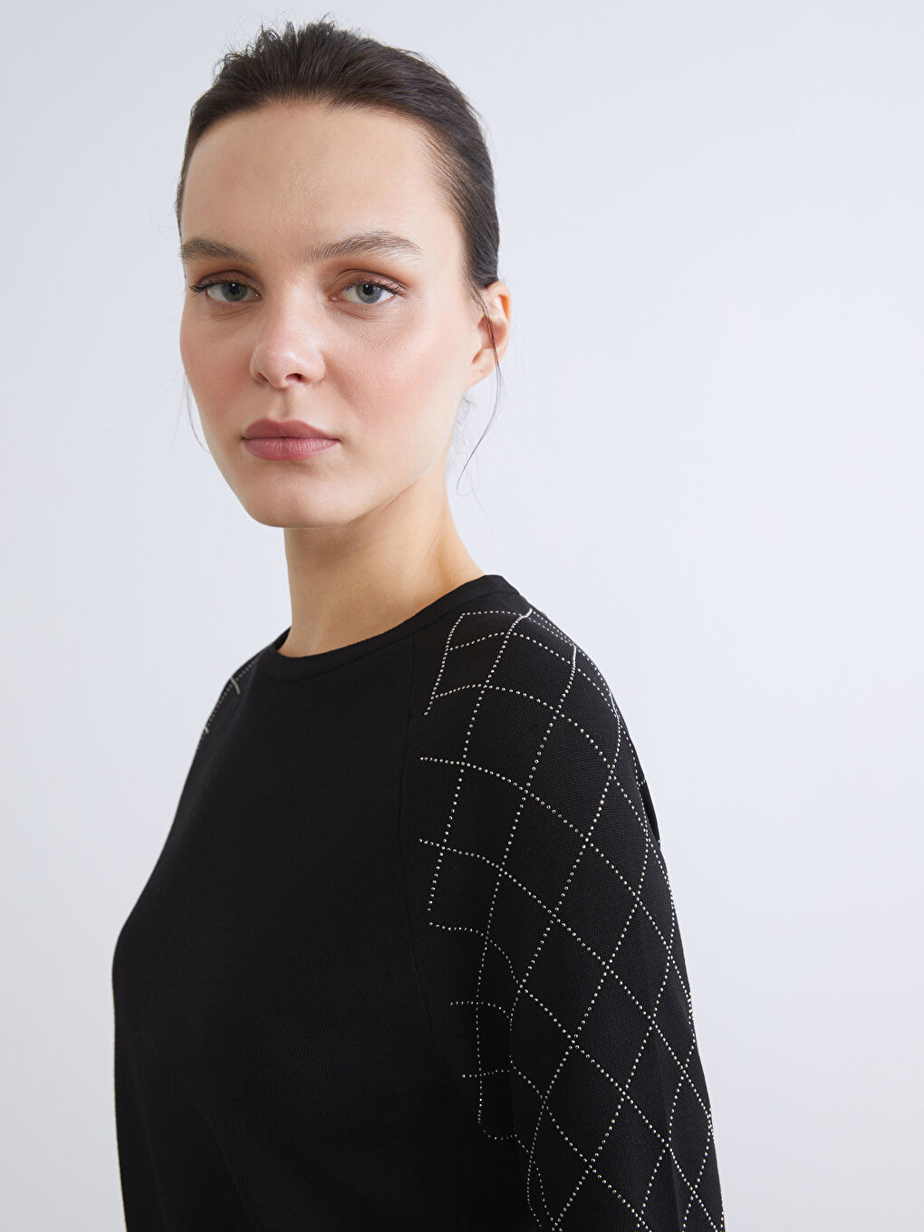 Siyah Bisiklet Yaka Taşlı Kadın Triko Kazak-2