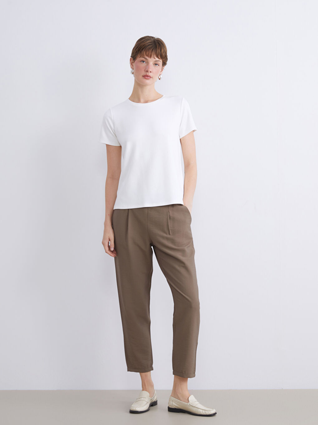 LCWAIKIKI Classic High Waist Carrot Fit Women's Pleated Trousers -W5JM53Z8-YW9