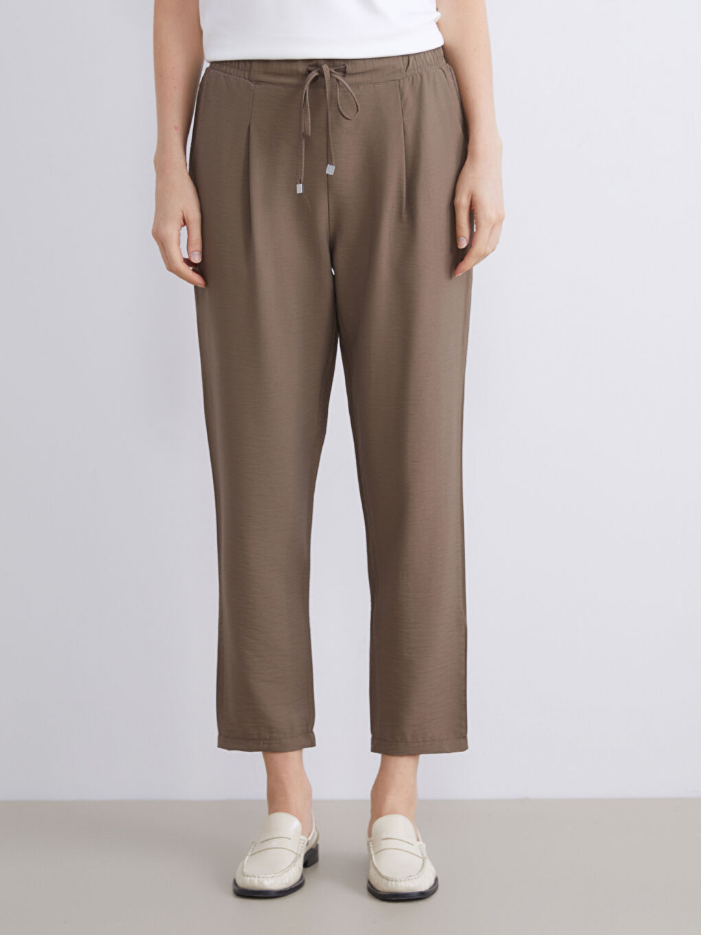 LCWAIKIKI Classic High Waist Carrot Fit Women's Pleated Trousers -W5JM53Z8-YW9