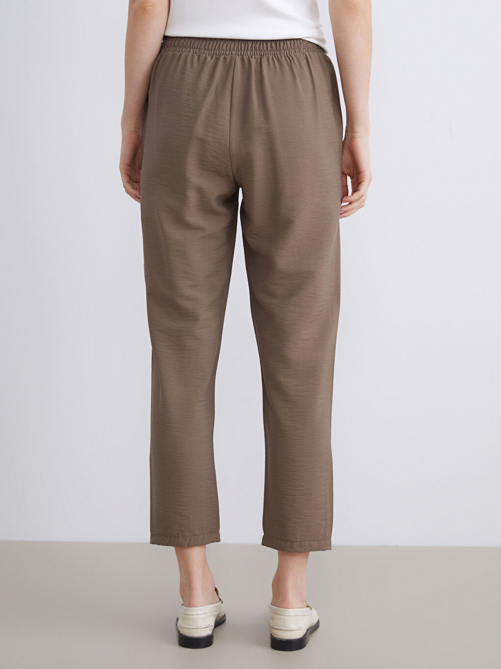 LCWAIKIKI Classic High Waist Carrot Fit Women's Pleated Trousers -W5JM53Z8-YW9