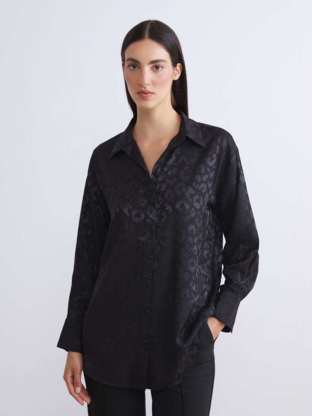 Siyah Leopar Desenli Saten Kadın Gömlek Tunik