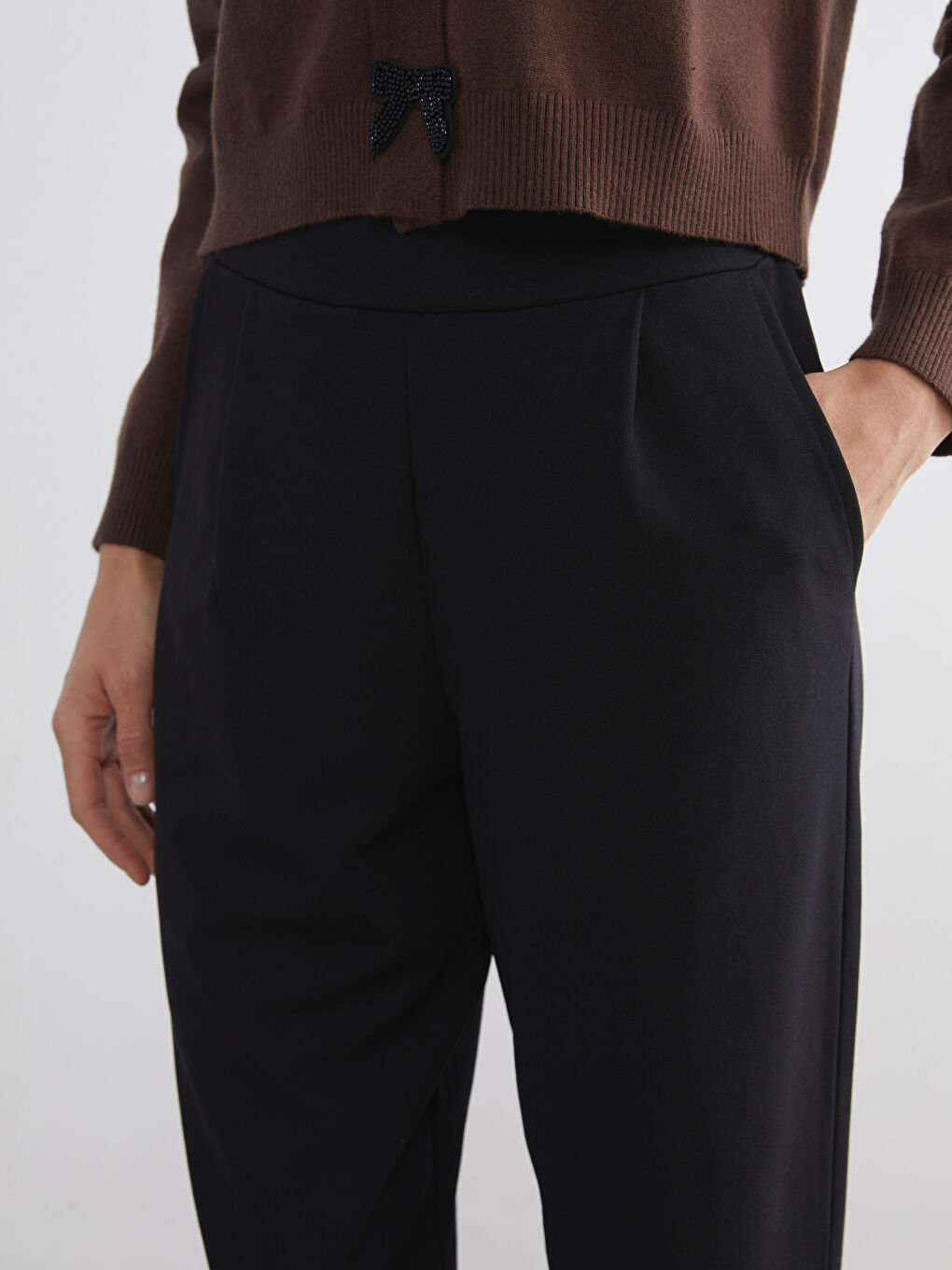 Siyah Beli Lastikli Havuç Kesim Kadın Pantolon-3