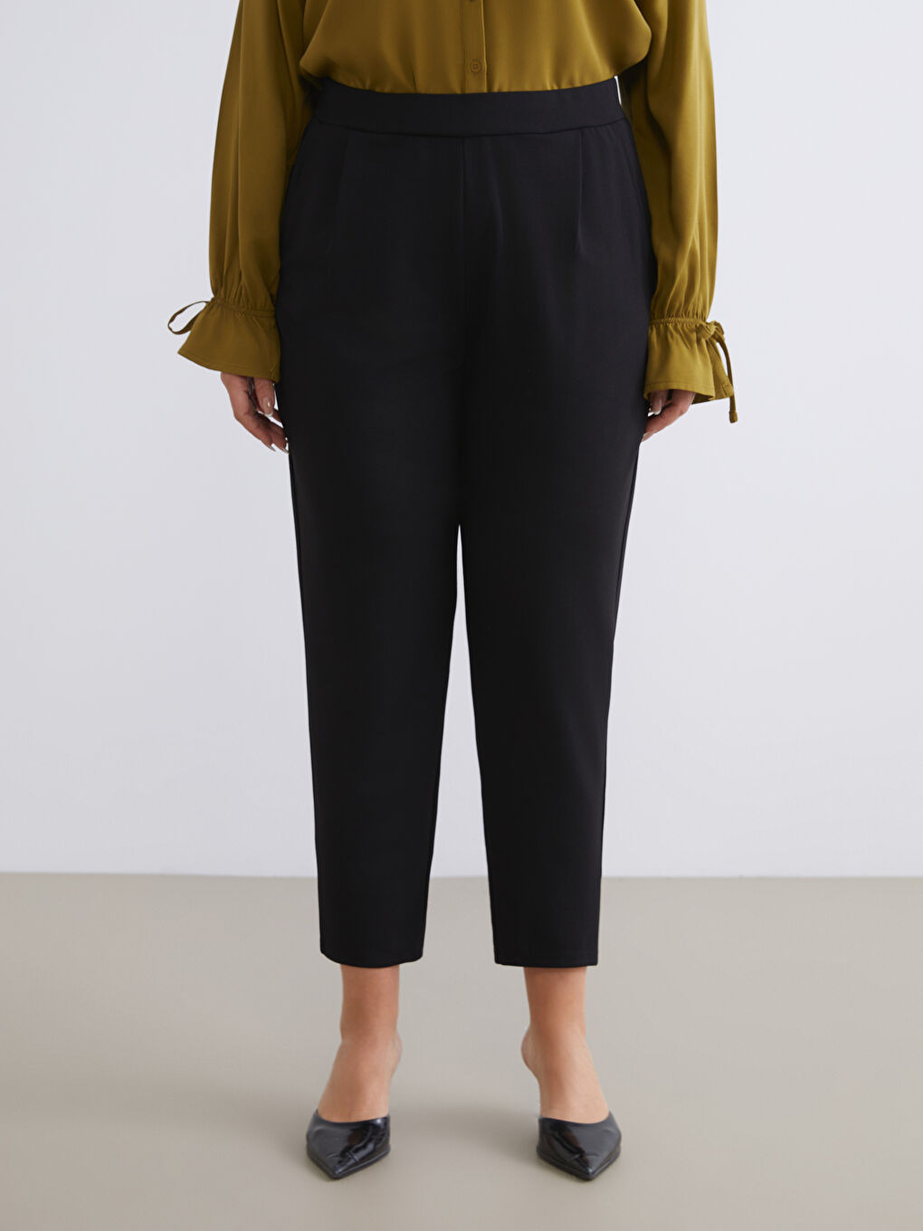 Siyah Beli Lastikli Havuç Kesim Kadın Pantolon-5