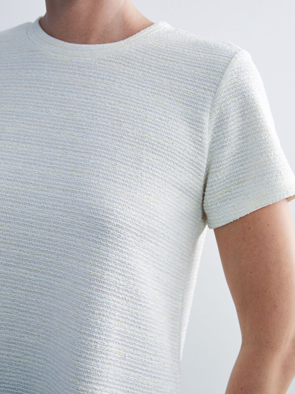 Ekru Bisiklet Yaka Kadın Pileli Tişört-2