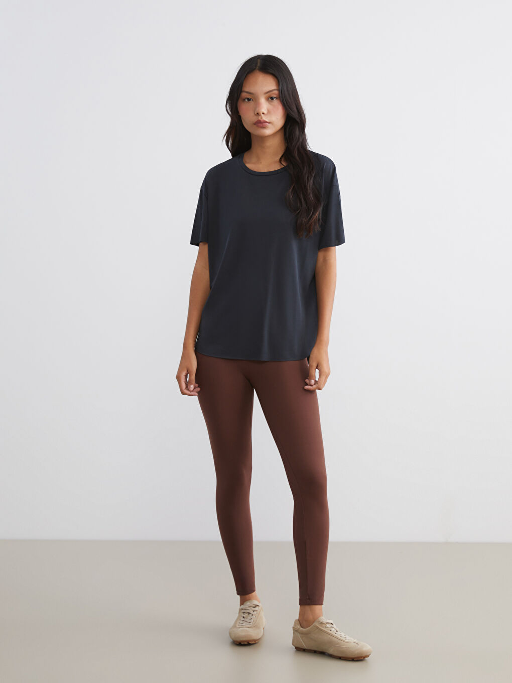 Gri Bisiklet Yaka Modal Karışımlı Kadın Spor Tişört-1