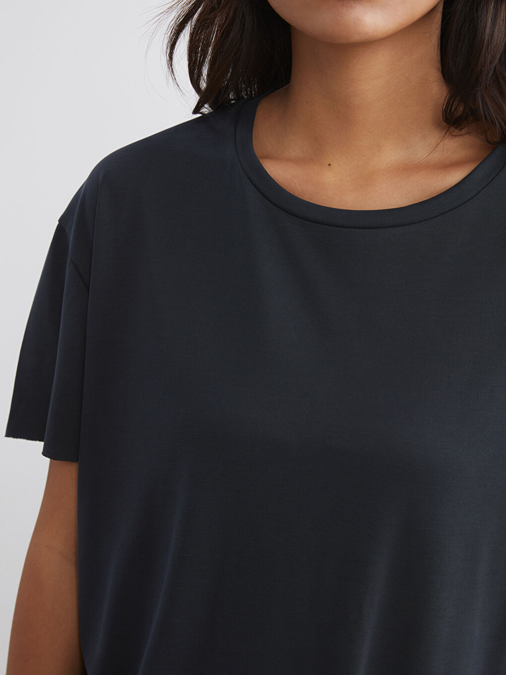 Gri Bisiklet Yaka Modal Karışımlı Kadın Spor Tişört-2