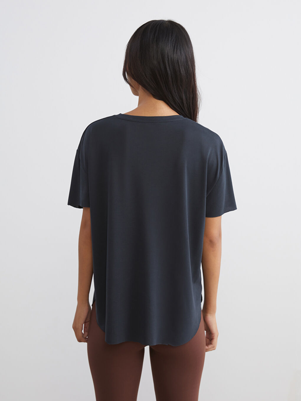 Gri Bisiklet Yaka Modal Karışımlı Kadın Spor Tişört-3