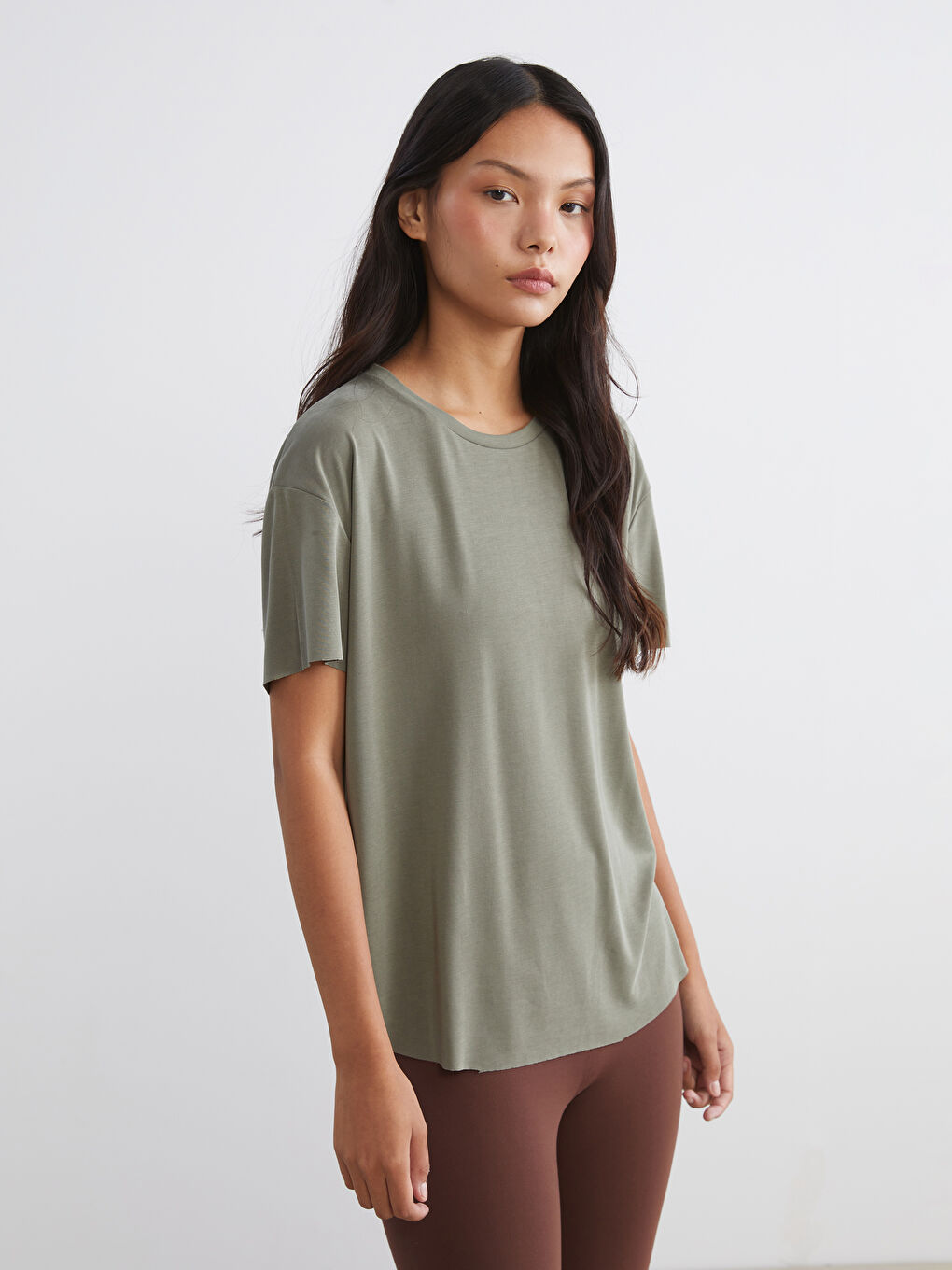 Haki Bisiklet Yaka Modal Karışımlı Kadın Spor Tişört