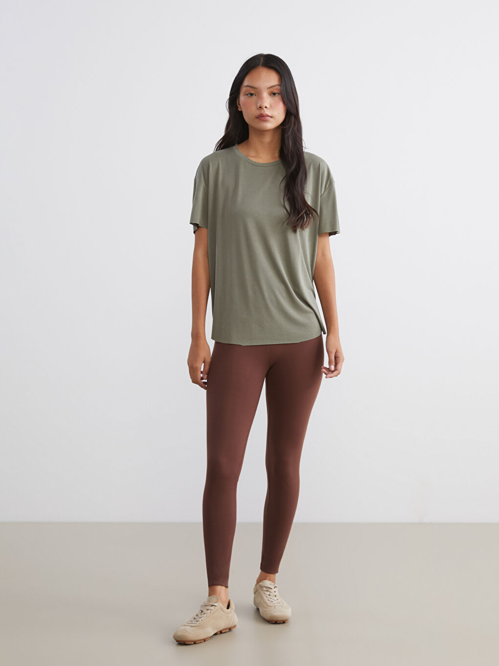 Haki Bisiklet Yaka Modal Karışımlı Kadın Spor Tişört-1
