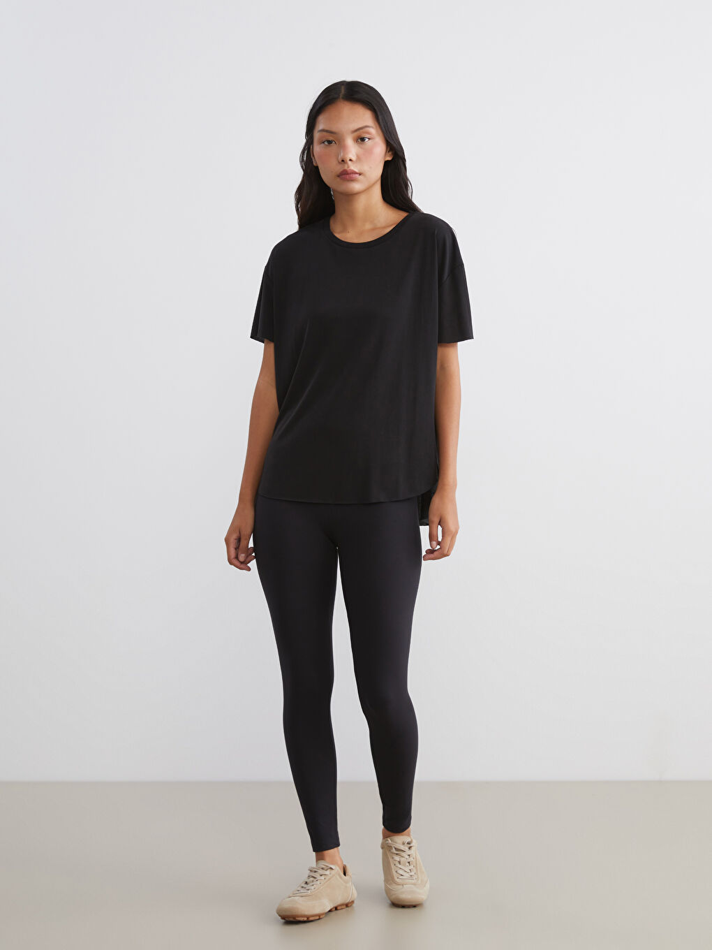 Siyah Bisiklet Yaka Modal Karışımlı Kadın Spor Tişört-1