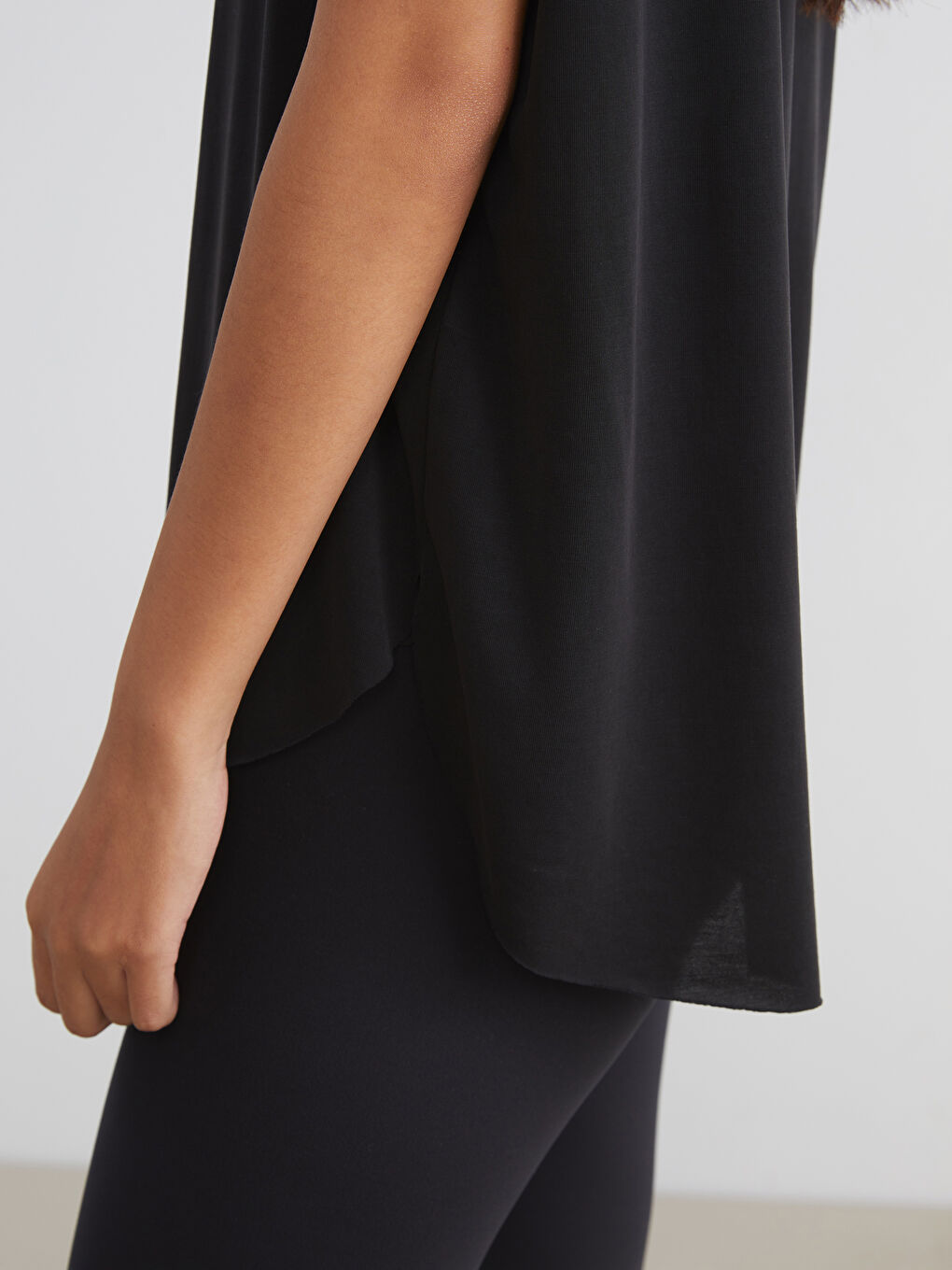 Siyah Bisiklet Yaka Modal Karışımlı Kadın Spor Tişört-2