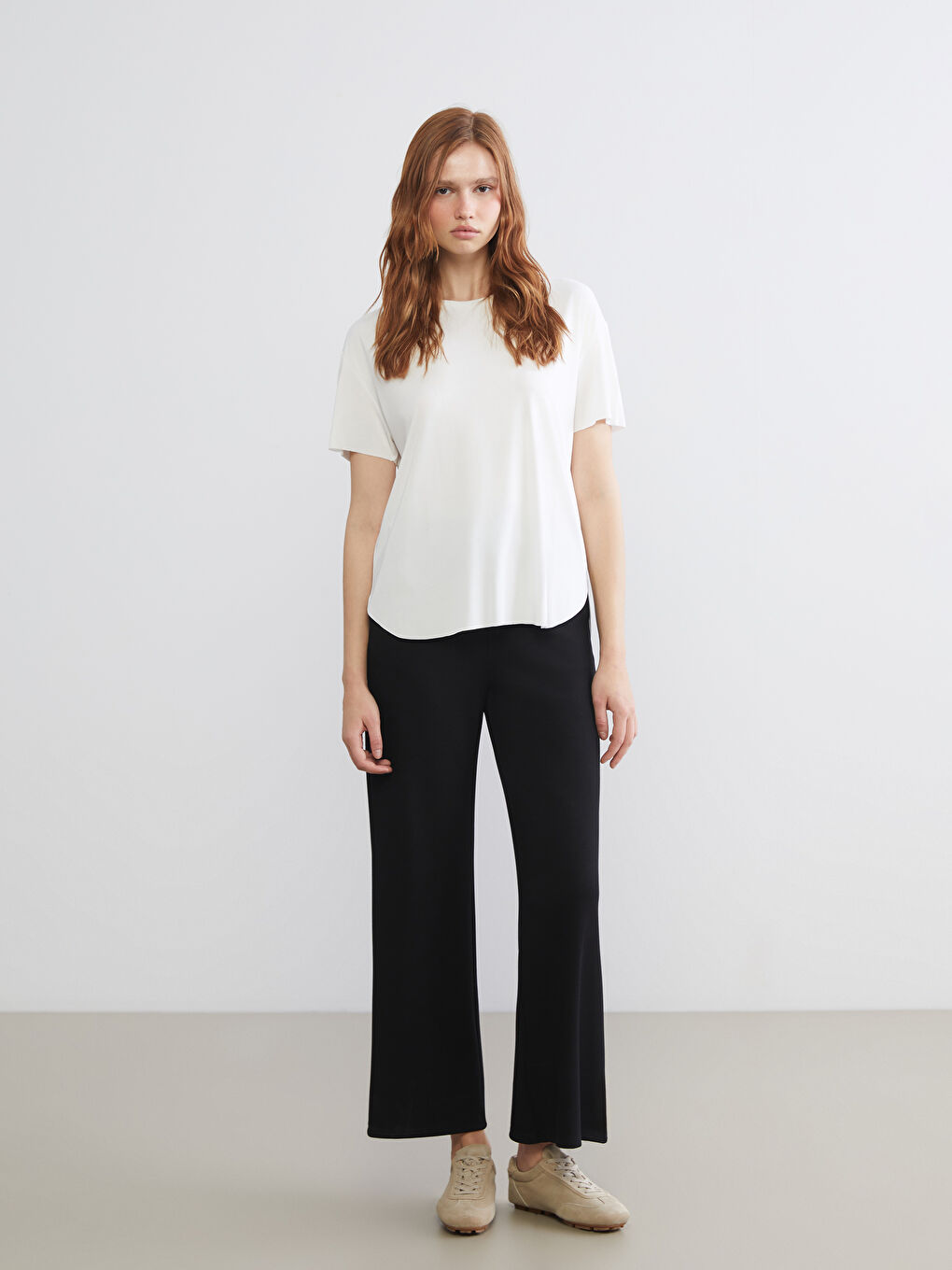 Beyaz Bisiklet Yaka Modal Karışımlı Kadın Spor Tişört-1