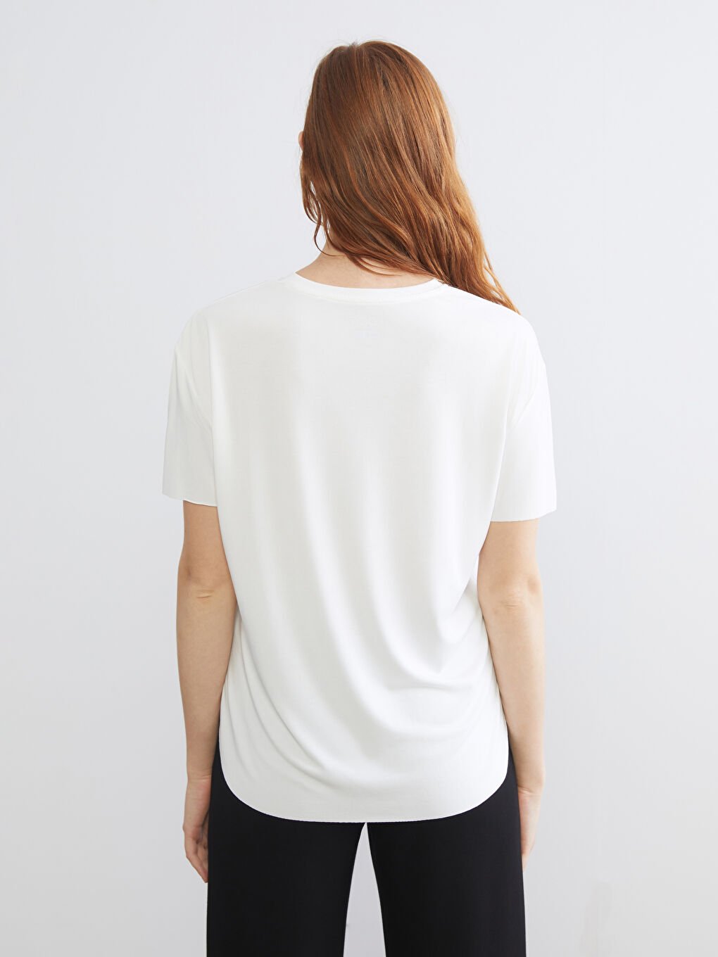 Beyaz Bisiklet Yaka Modal Karışımlı Kadın Spor Tişört-3