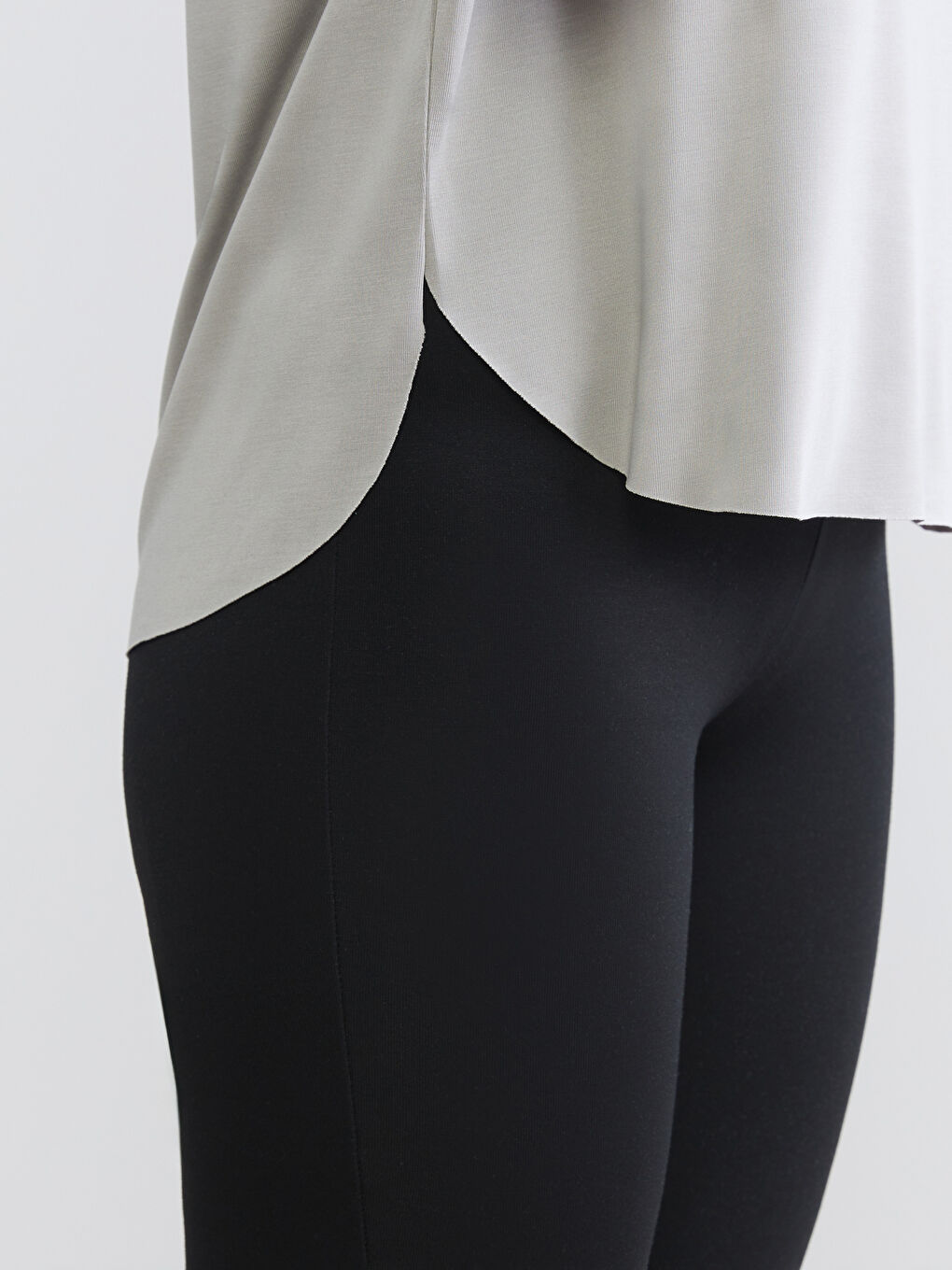 Gri Bisiklet Yaka Modal Karışımlı Kadın Spor Tişört-2