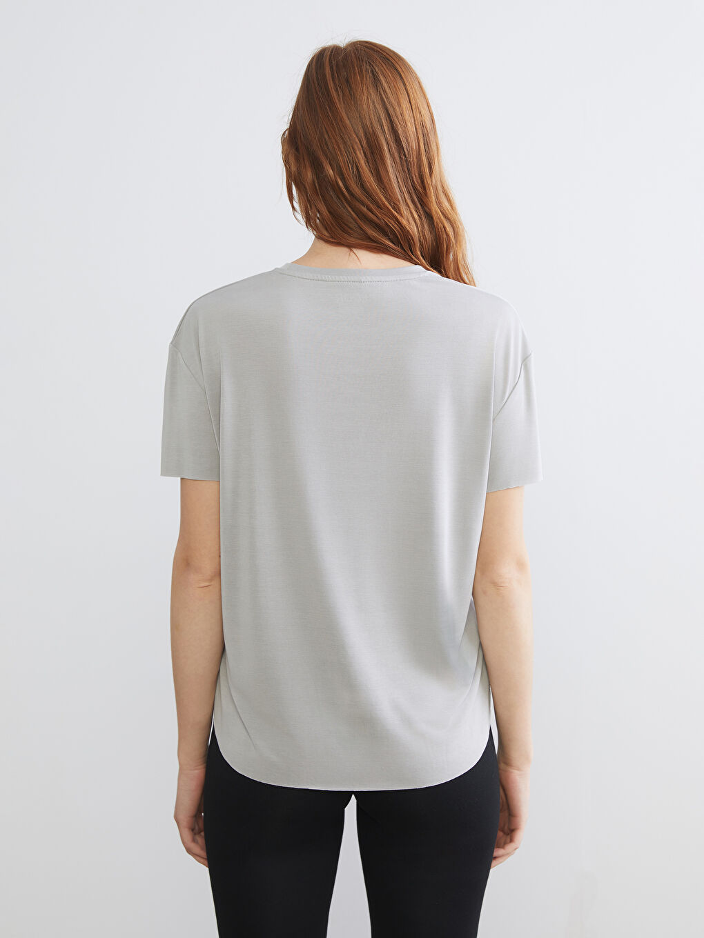 Gri Bisiklet Yaka Modal Karışımlı Kadın Spor Tişört-3