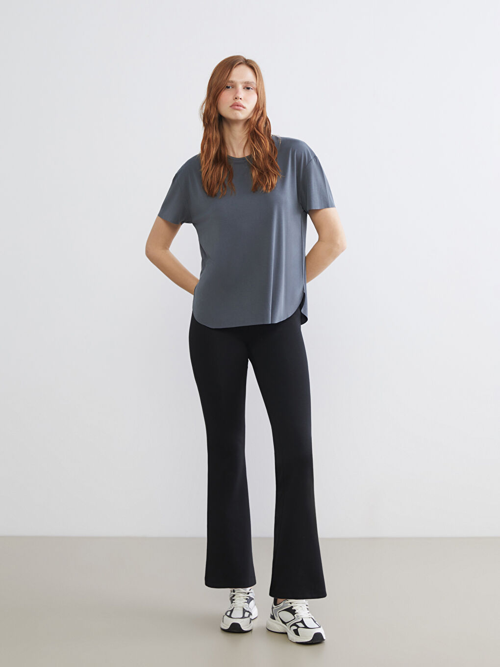 Gri Bisiklet Yaka Modal Karışımlı Kadın Spor Tişört-1