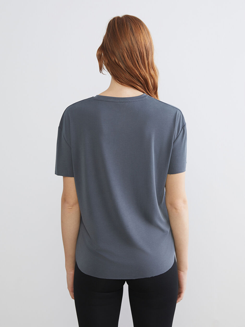 Gri Bisiklet Yaka Modal Karışımlı Kadın Spor Tişört-3