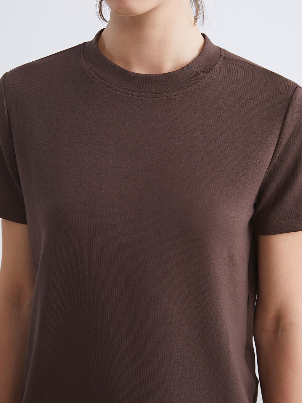 Kahverengi Bisiklet Yaka Kadın Tişört-2