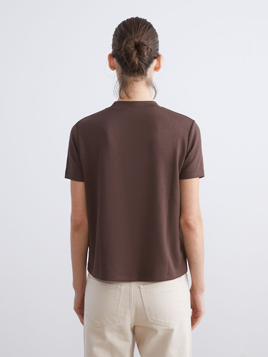 Kahverengi Bisiklet Yaka Kadın Tişört-3