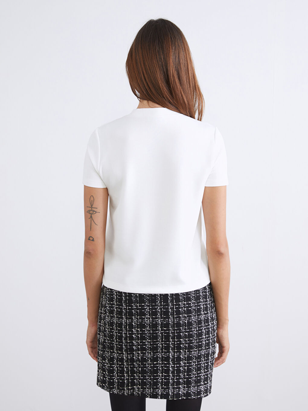 Ekru Bisiklet Yaka Kadın Tişört-3