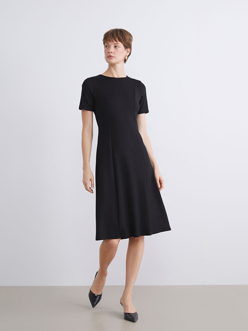 LCWAIKIKI Classic Crew Neck Fitted Waist Dress -W5JN89Z8-CVL