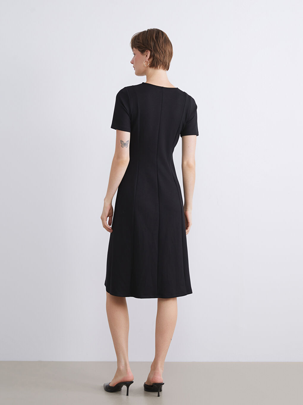 LCWAIKIKI Classic Crew Neck Fitted Waist Dress -W5JN89Z8-CVL