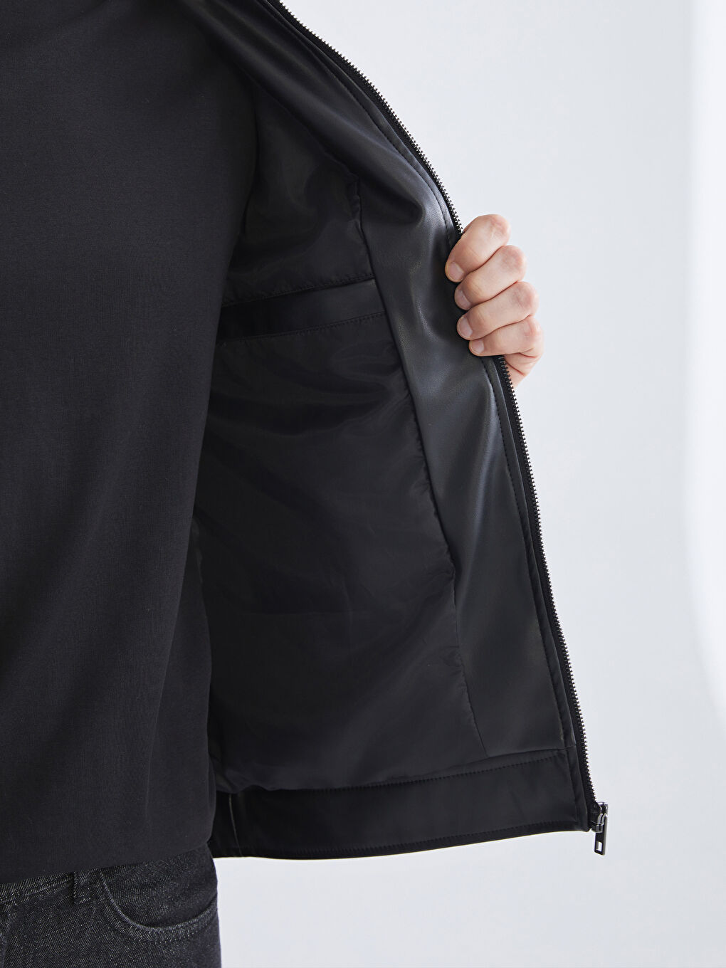 Siyah Standart Kalıp Gömlek Yaka Erkek Deri Görünümlü Mont-2