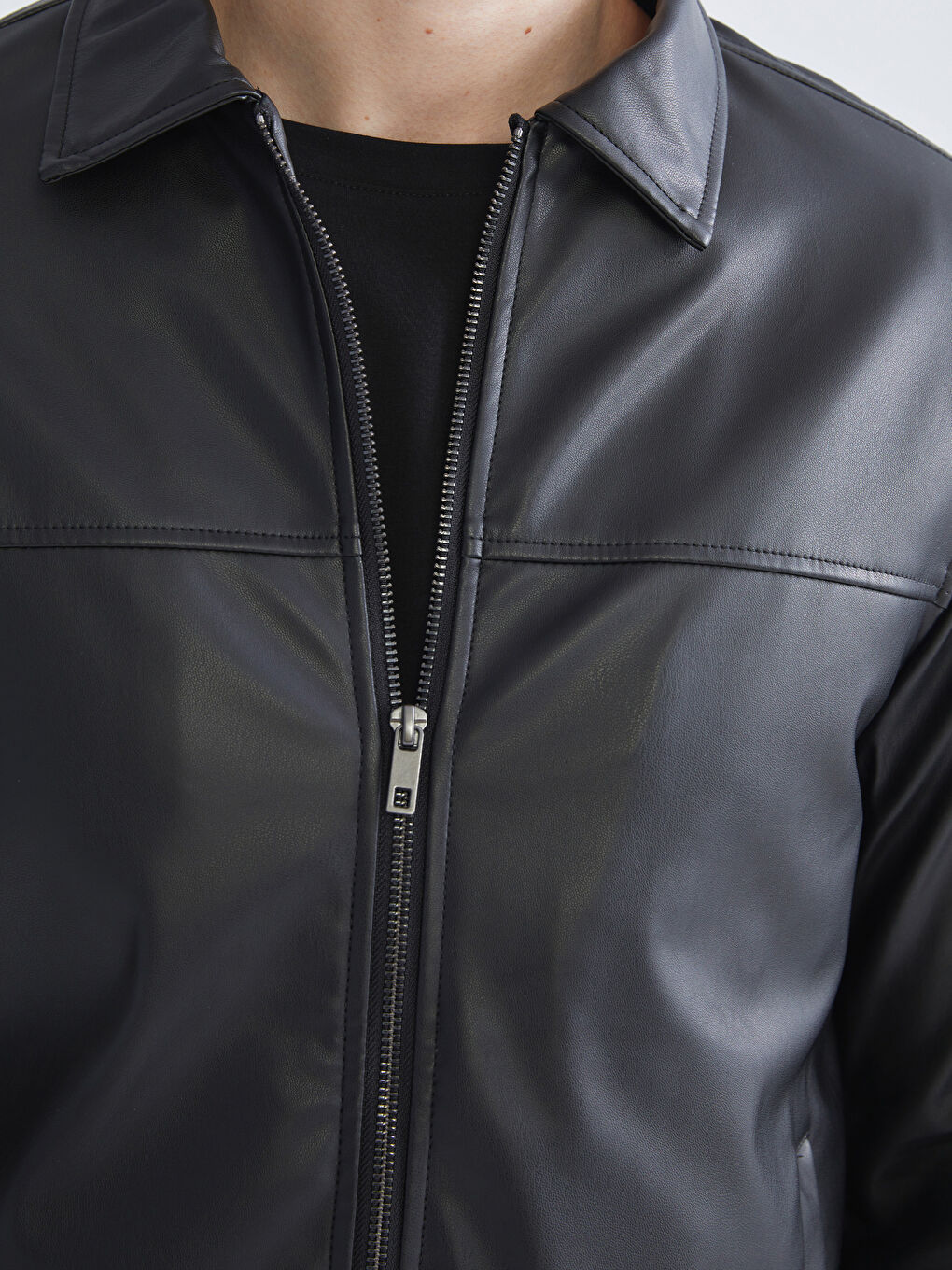 Siyah Standart Kalıp Gömlek Yaka Erkek Deri Görünümlü Mont-3