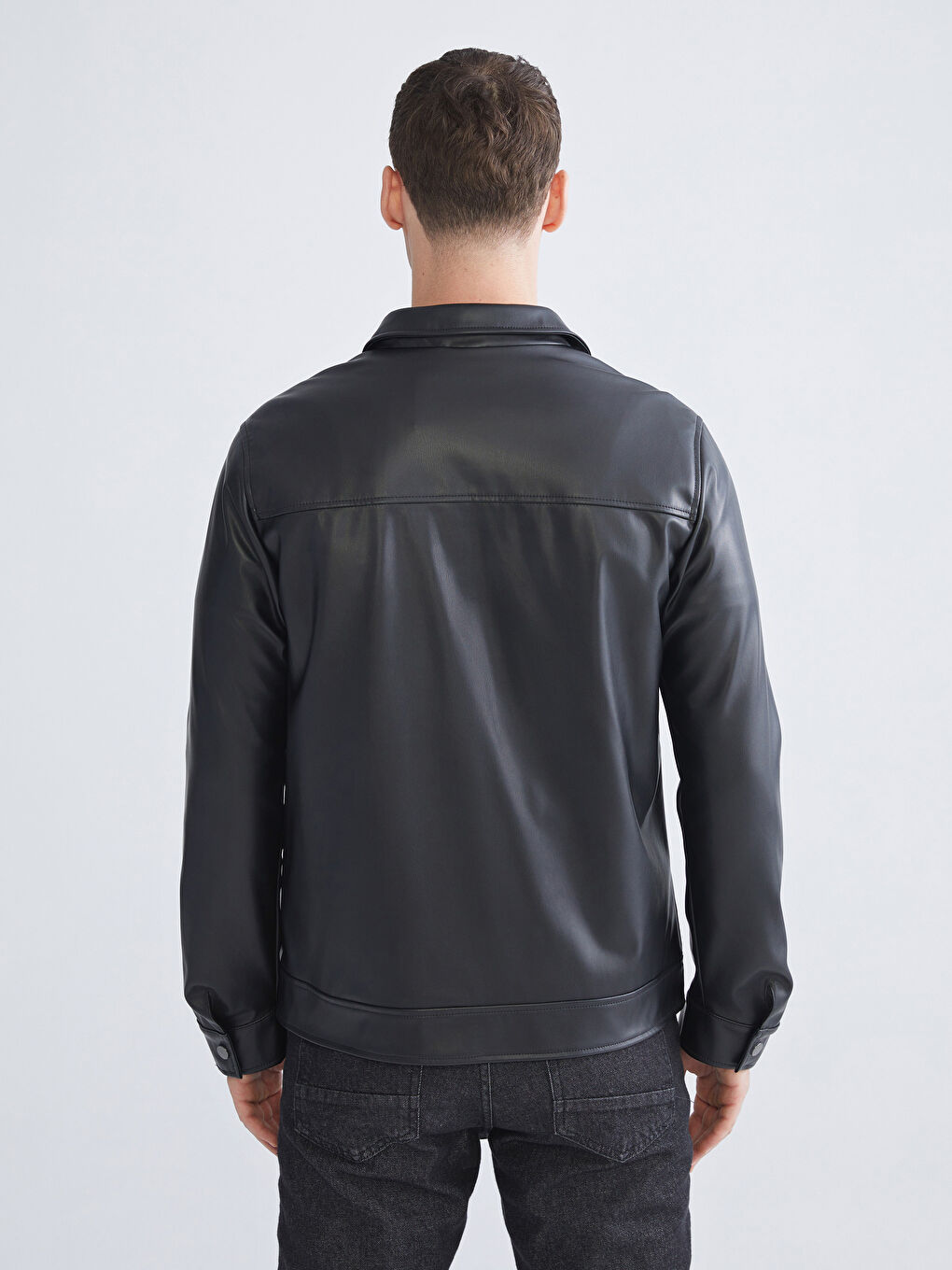 Siyah Standart Kalıp Gömlek Yaka Erkek Deri Görünümlü Mont-4