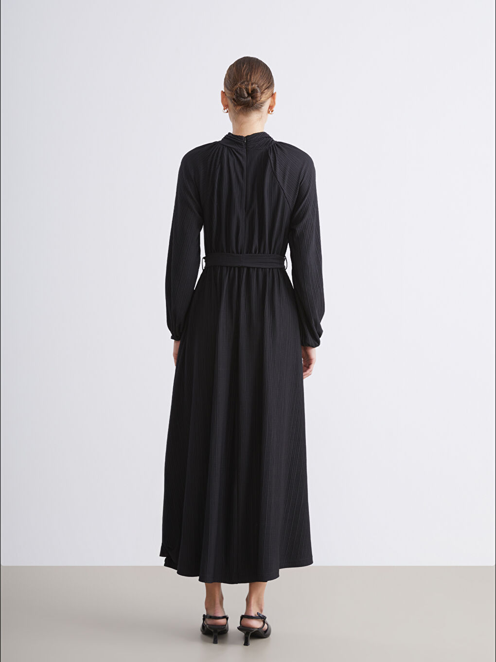 Siyah Dik Yaka Dokulu Elbise-3