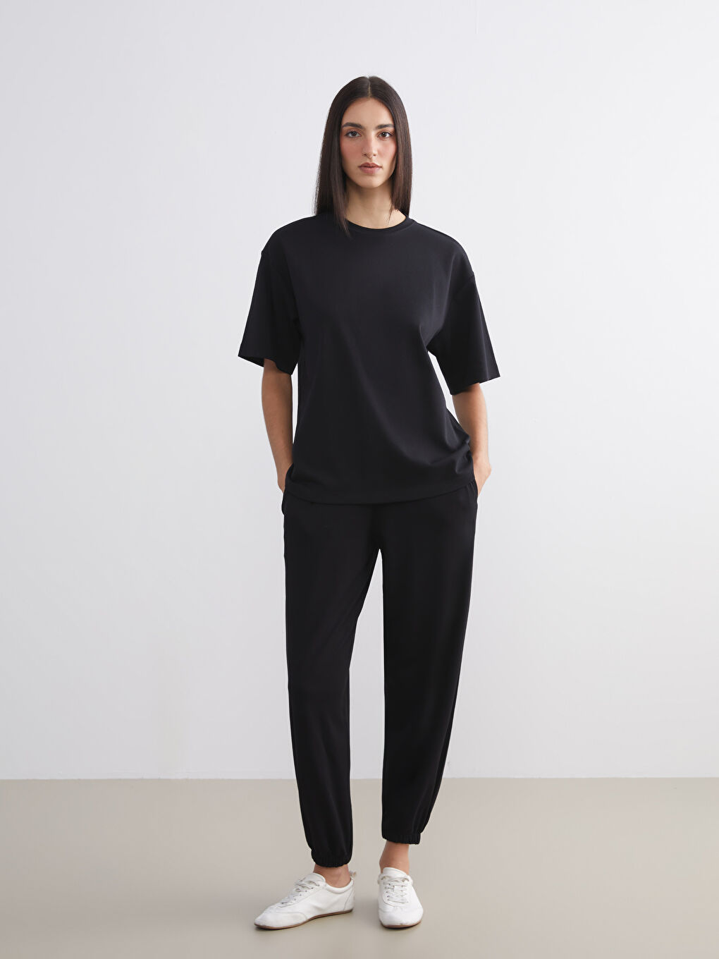 Футболка с круглым вырезом для женщин-1