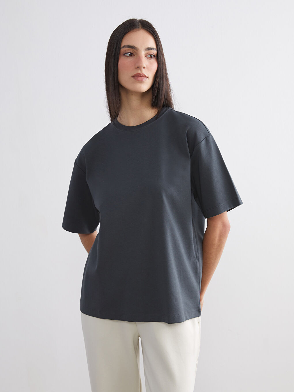 Футболка оверсайз с круглым вырезом для женщин