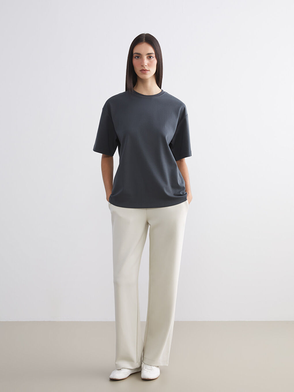 Футболка оверсайз с круглым вырезом для женщин-1