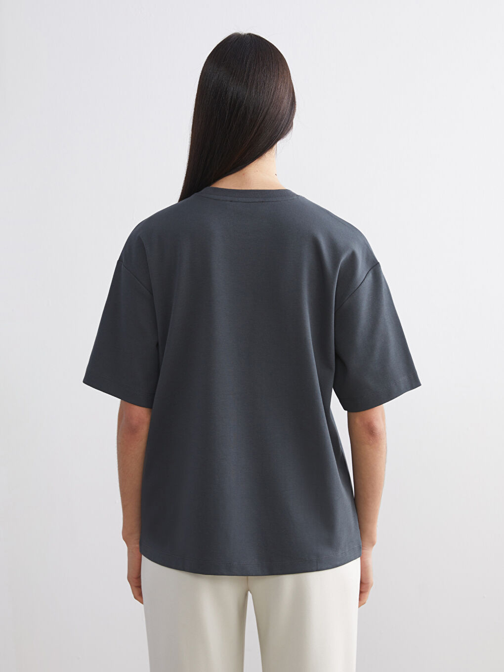 Футболка оверсайз с круглым вырезом для женщин-3