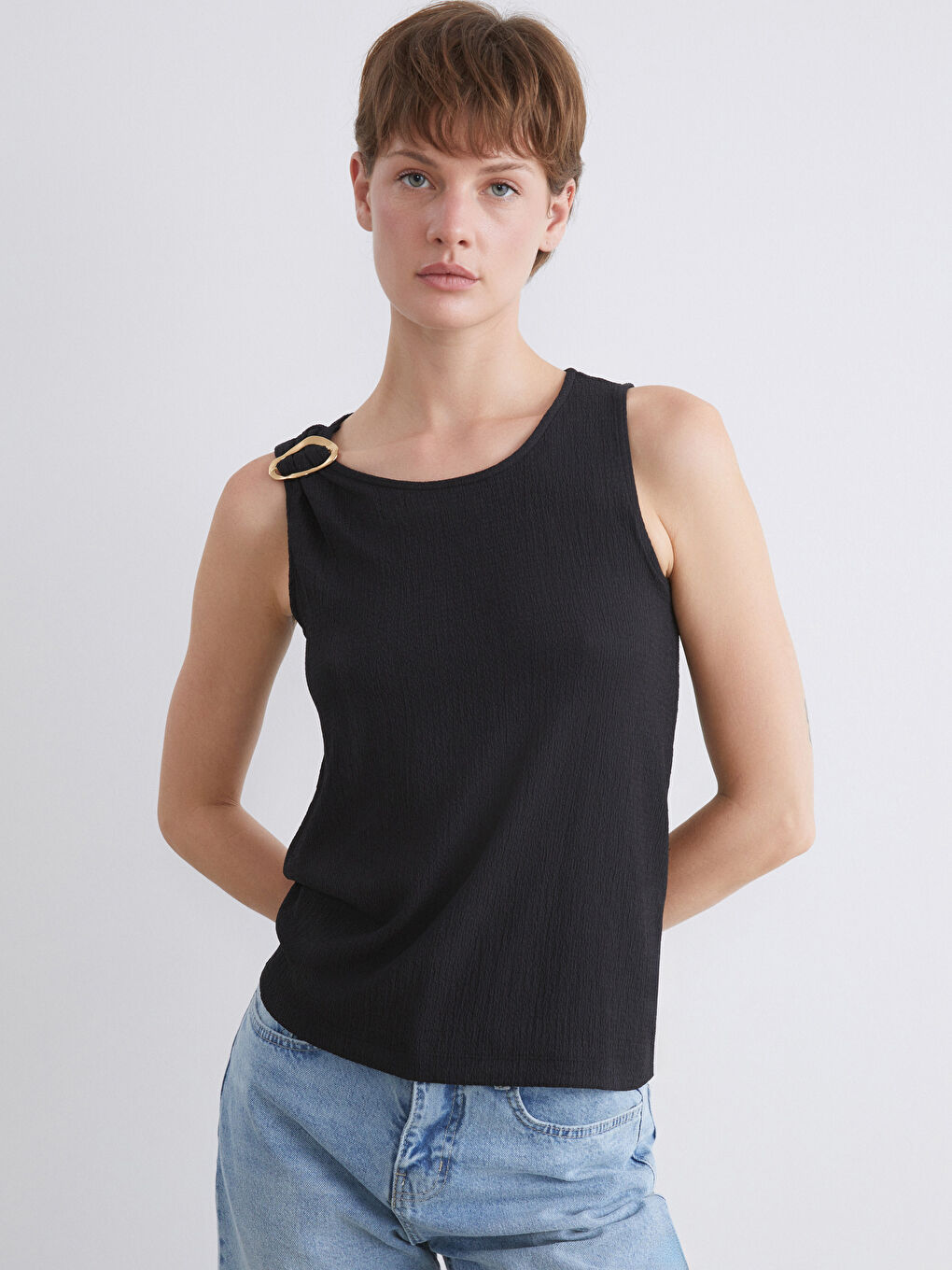 LCWAIKIKI Classic Crew Neck Textured Blouse -W5JO23Z8-CVL