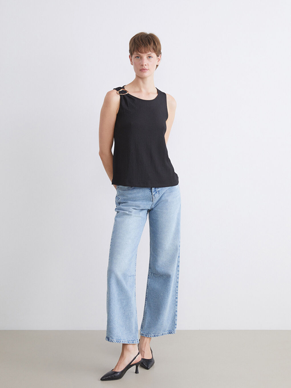 LCWAIKIKI Classic Crew Neck Textured Blouse -W5JO23Z8-CVL