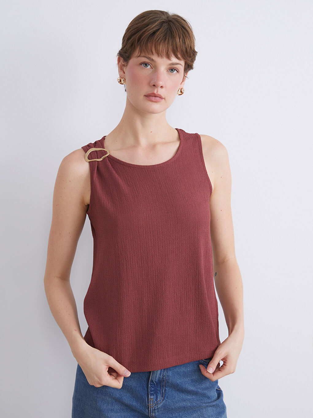 LCWAIKIKI Classic Crew Neck Textured Blouse -W5JO23Z8-H8U
