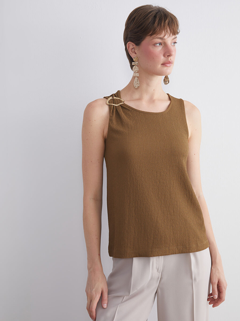 LCWAIKIKI Classic Crew Neck Textured Blouse -W5JO23Z8-HAH