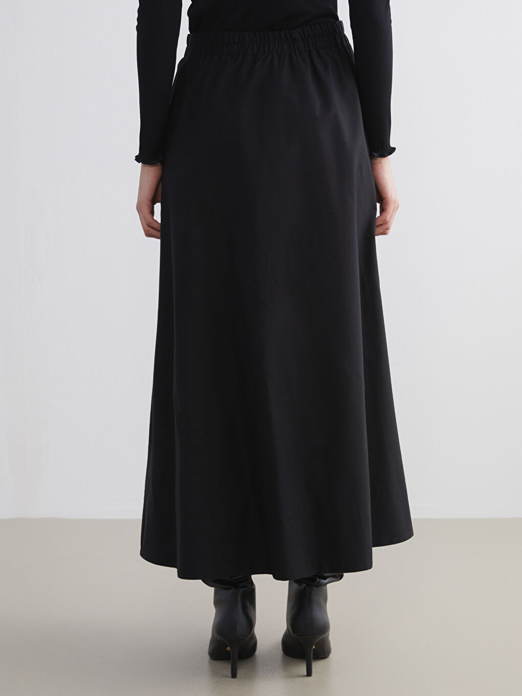 Siyah Beli Lastikli Kloş Etek-3