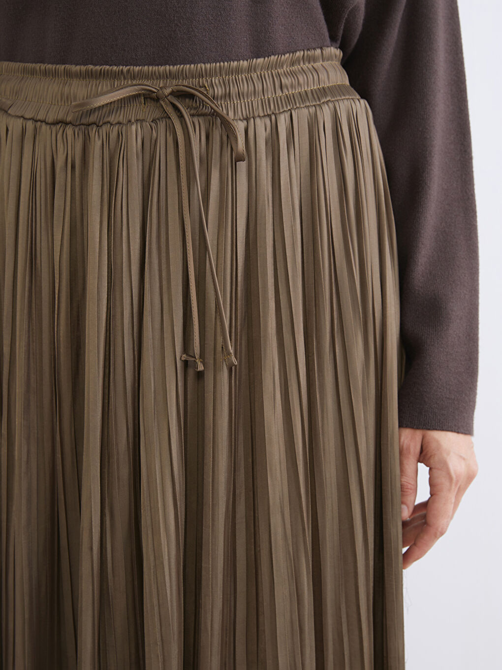 Elasticated Waist Satin Women's Pleated Skirt-2