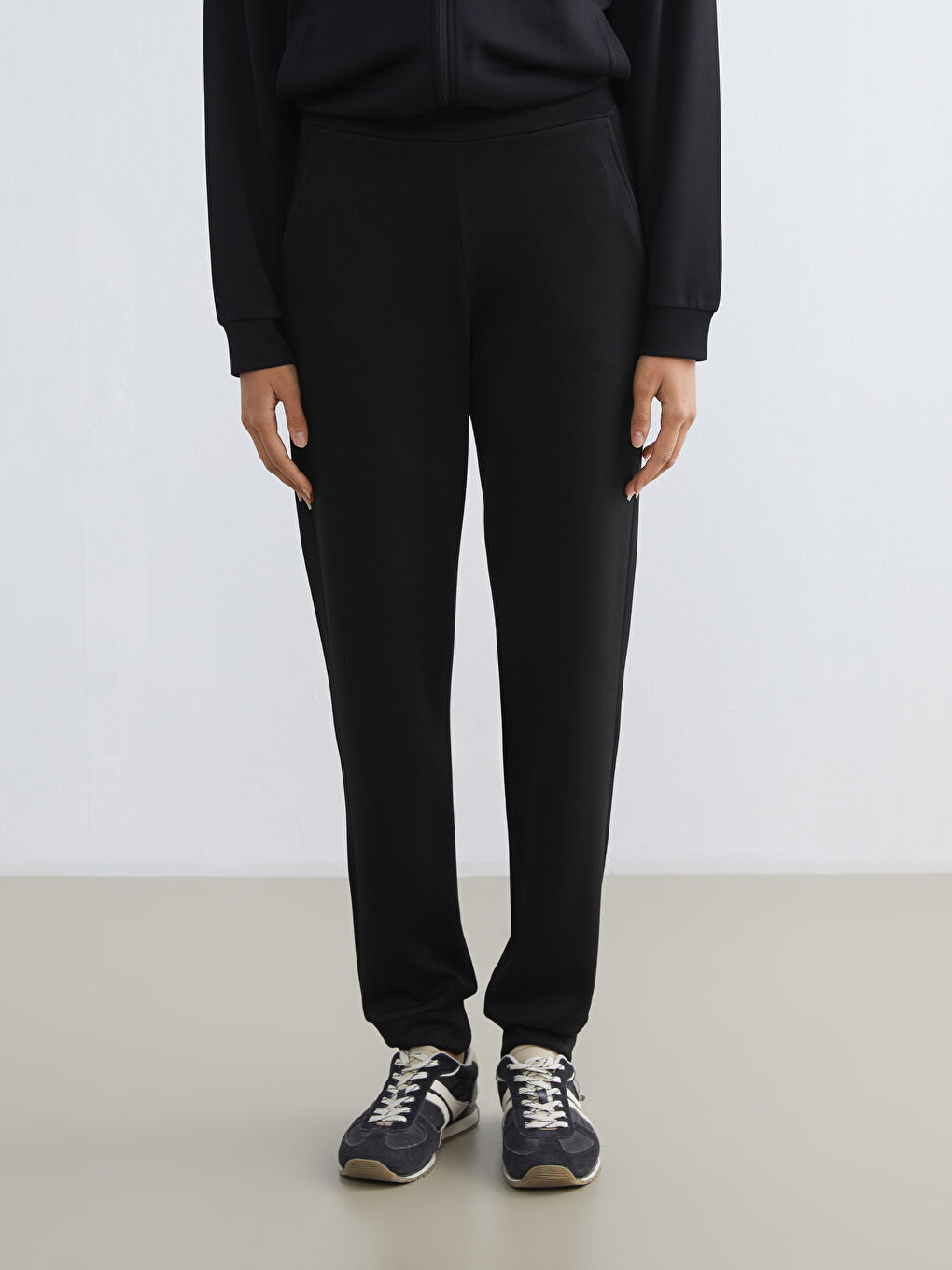 Siyah Soft Touch Kadın Jogger Eşofman Altı-1