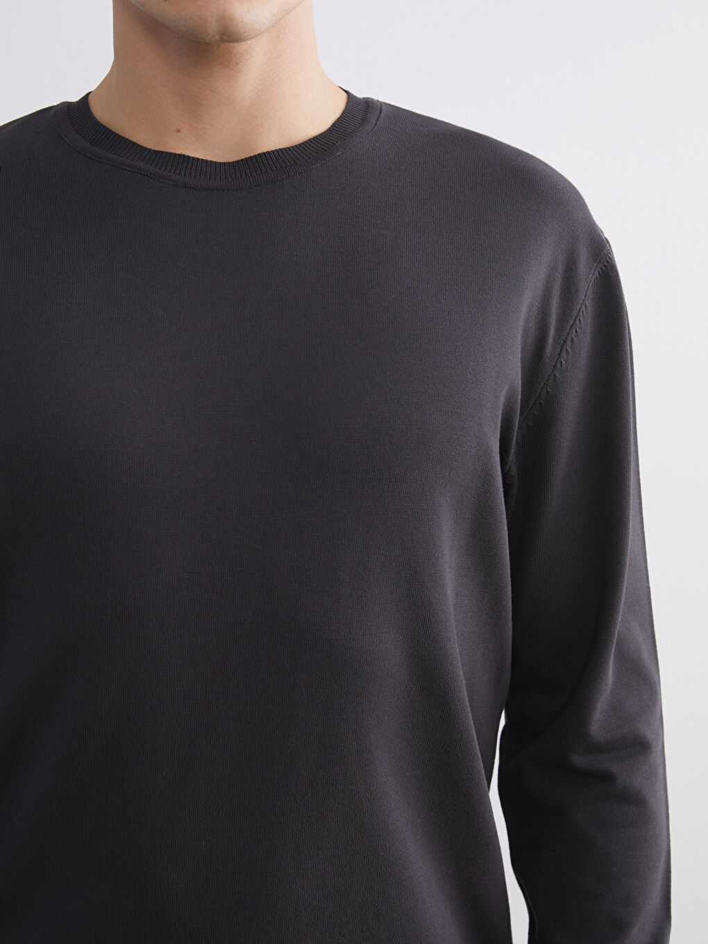 მრგვალი საყელო გრძელმკლავიანი მამაკაცის ტრიკოტაჟის სვიტერი-2