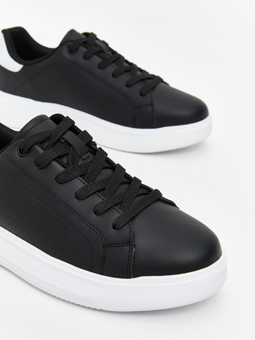 Siyah Bağcıklı Erkek Spor Ayakkabı-2