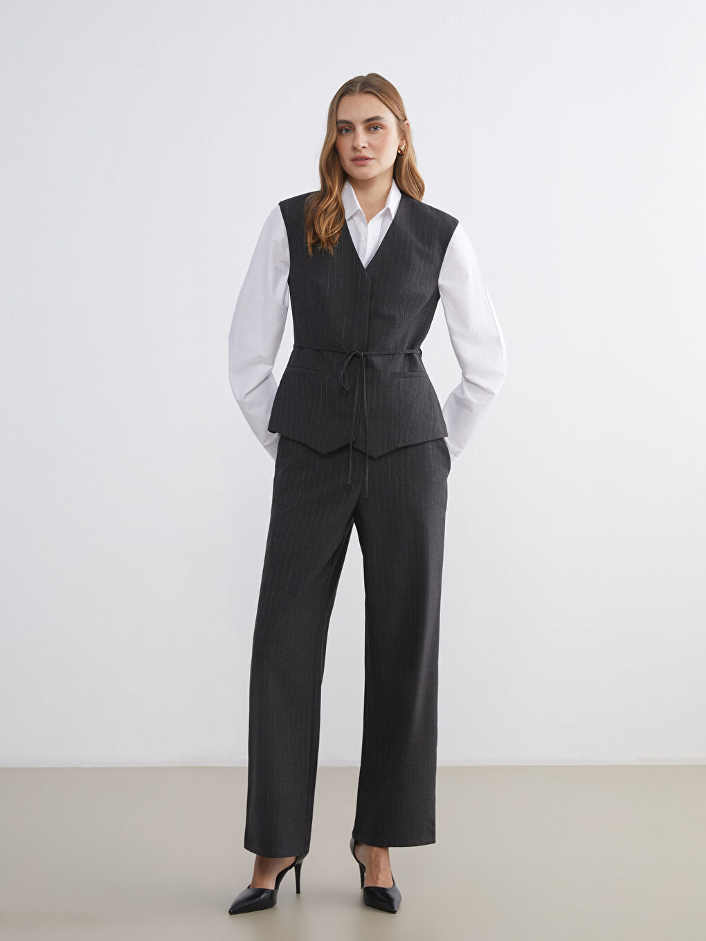 Gri V Yaka Çizgili Kadın Klasik Yelek-3