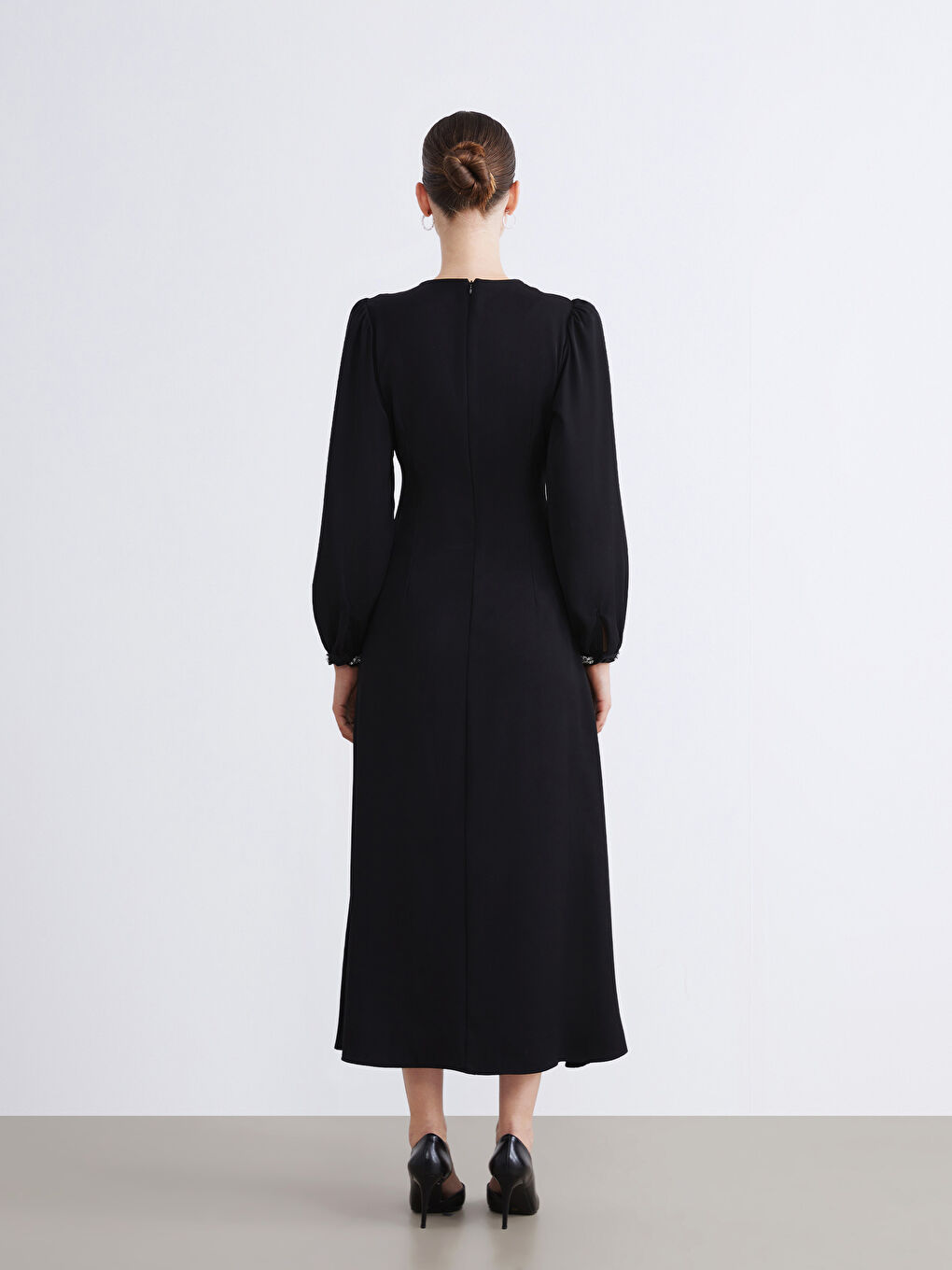 Crew Neck Ruched Crepe Dress-7