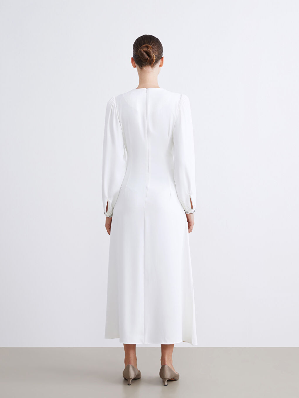 Haljina Midi Od Krep Palačinke Sa Okruglim Izrezom I Naborima-7